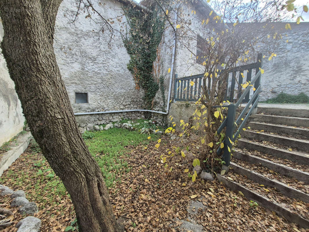 Maison en pierres avec jardin - photo 12
