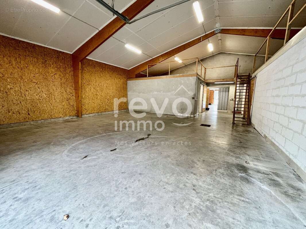 Commerce à LA BREILLE-LES-PINS