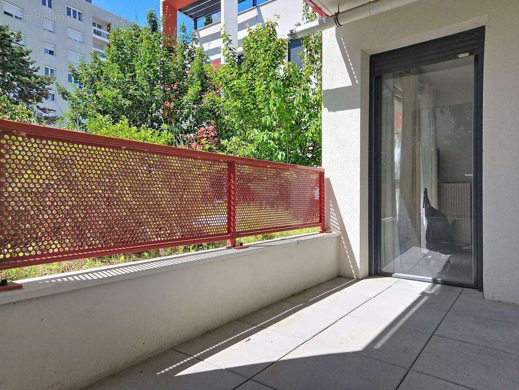 Appartement à MEYZIEU