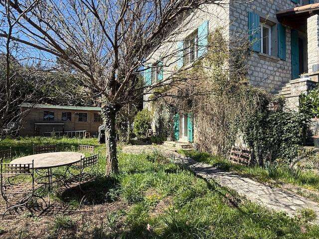   - Maison à SAINT-ETIENNE-DE-FONTBELLON