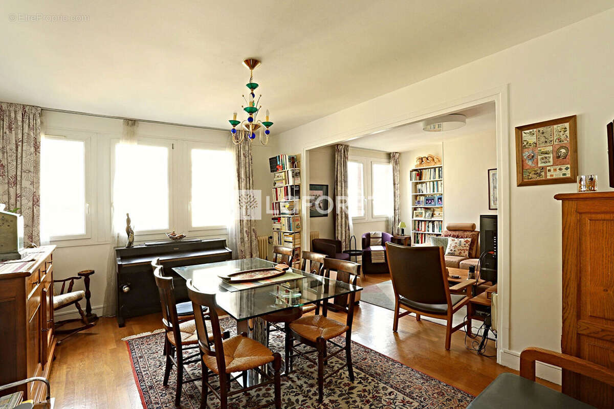 Appartement à PARIS-14E