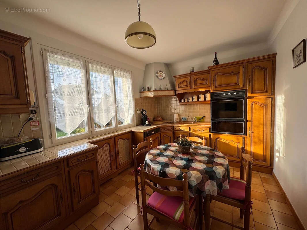À vendre : Charmant pavillon avec jardin clos et grand garage. - photo 5