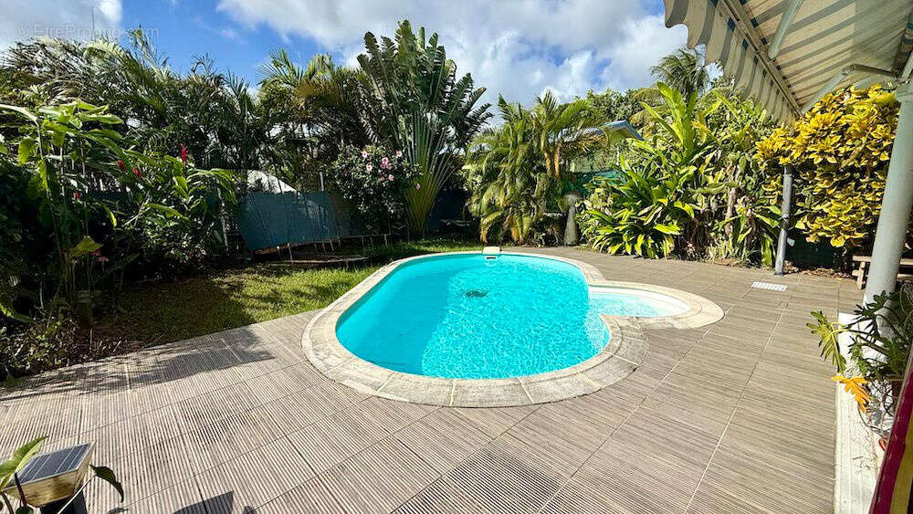 Maison à RIVIERE-SALEE