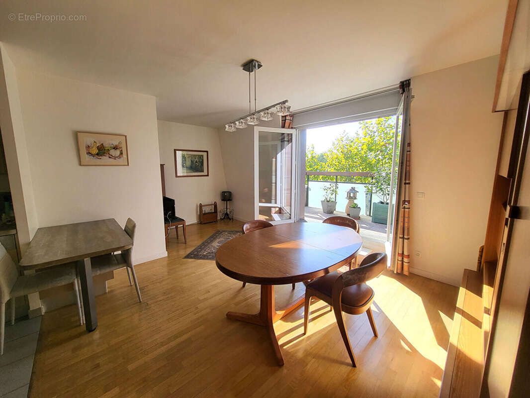 Appartement à LES CLAYES-SOUS-BOIS