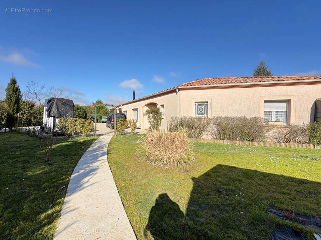 Maison à SAINTE-LIVRADE-SUR-LOT
