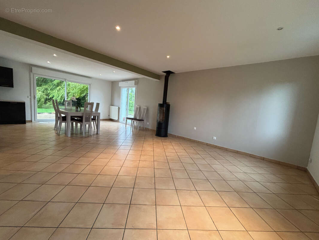 Maison à GROFFLIERS