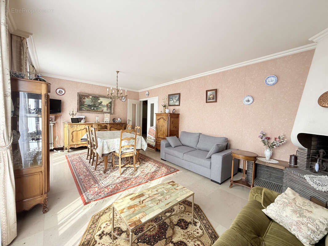 Maison à MORAINVILLIERS