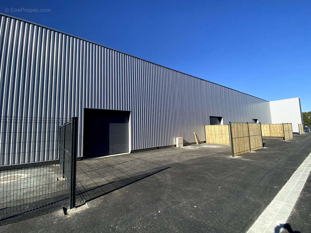 Commerce à TREILLIERES