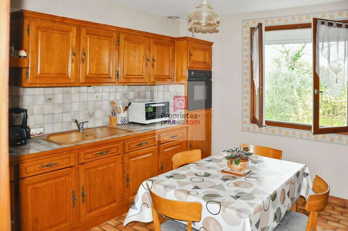 Maison à COSSE-LE-VIVIEN