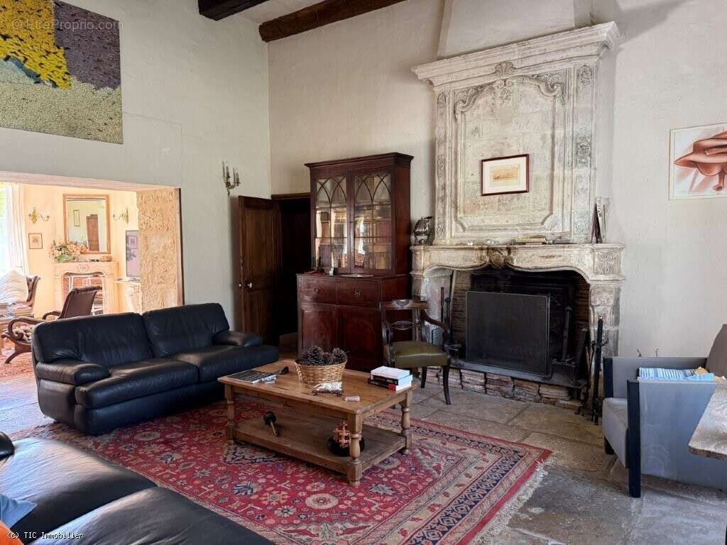 À Deux Pas De Nanteuil-En-Vallée, Superbe Longère En Pierre De 1836 Pleine De Charme - photo 7