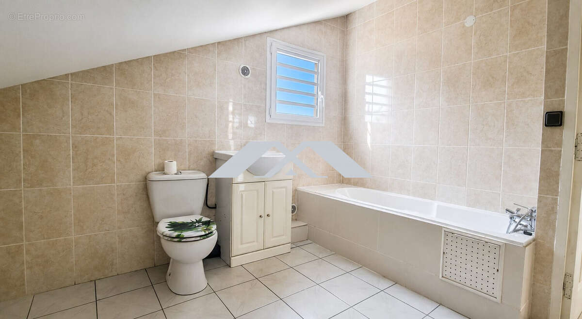 Maison 90 m² à Le Port  - photo 9
