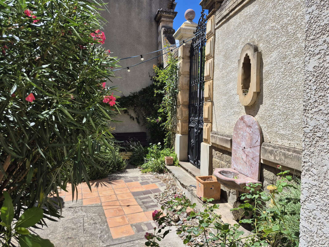 Maison de maître 290 m2 avec 7 chambres, remise et cour   Azille - photo 69