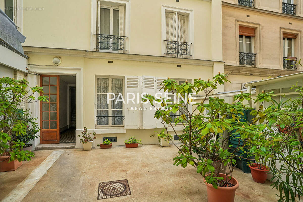 Appartement à PARIS-14E