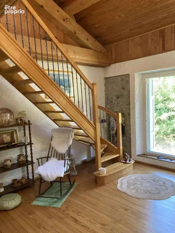 Propriété exceptionnelle en bord de rivière avec 3 appartements, grands garages et magnifique jardin à Axat - photo 3