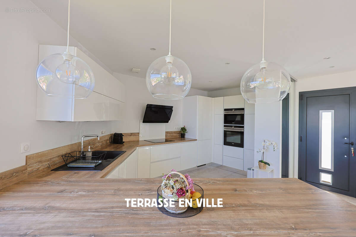 Maison à SAINT-CYR-SUR-MER