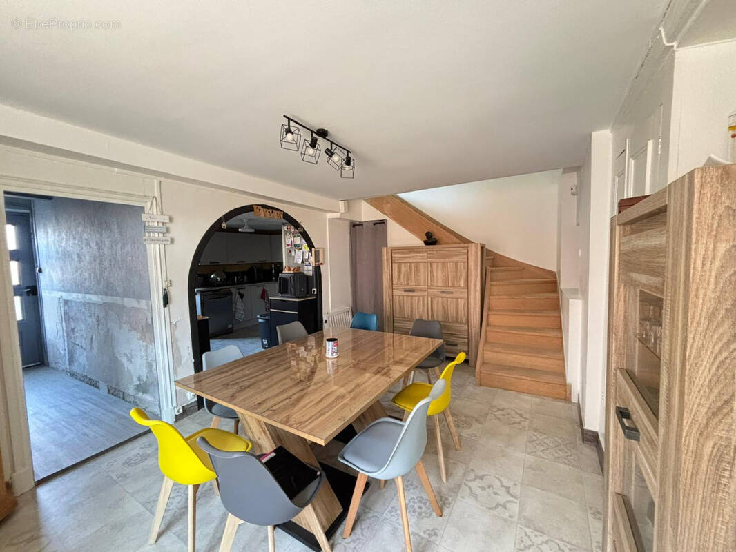 Maison à BAGE-LE-CHATEL