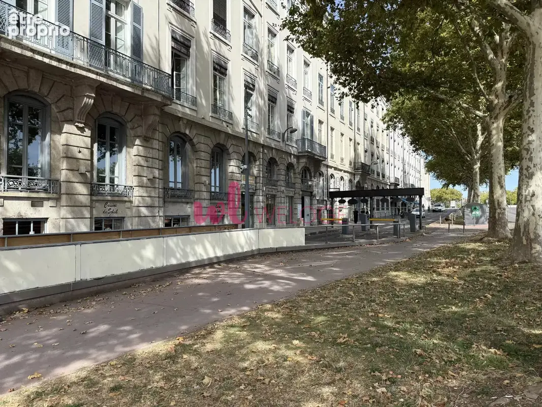 2 Studios côte à côte idéal investisseur ou étudiants quartier BELLECOUR - photo 8