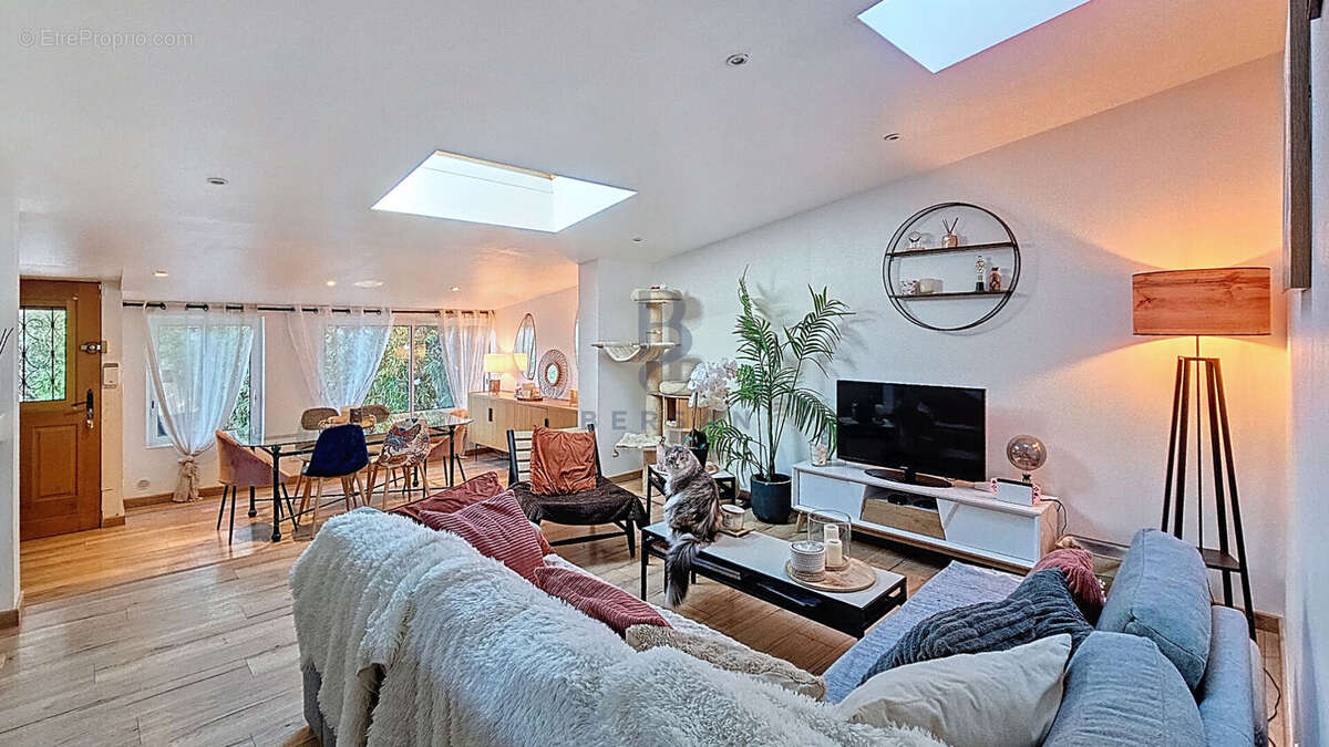 ** vendu par votre agence bersan immobilier**  villa avec piscine quartier tour de mare fréjus, rénovée avec goût - photo 7