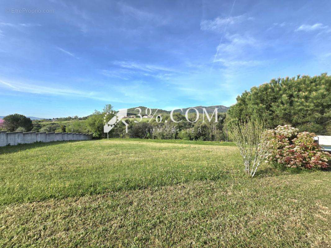 Terrain à CHARMES-SUR-RHONE