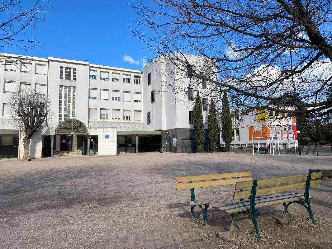 Appartement à TASSIN-LA-DEMI-LUNE