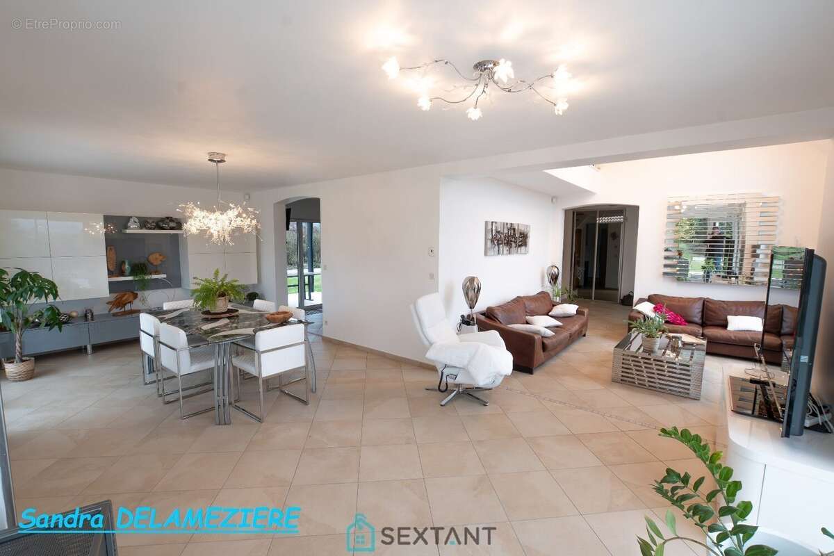 Maison à FLIXECOURT