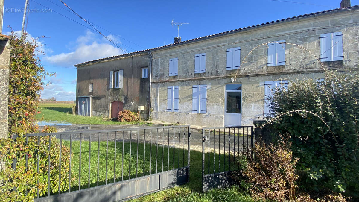 Maison à CHENAC-SAINT-SEURIN-D&#039;UZET