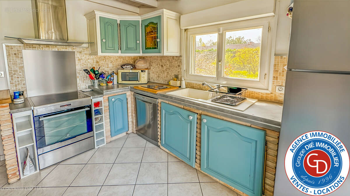 Villa avec 5 chambres, garage et piscine - photo 22