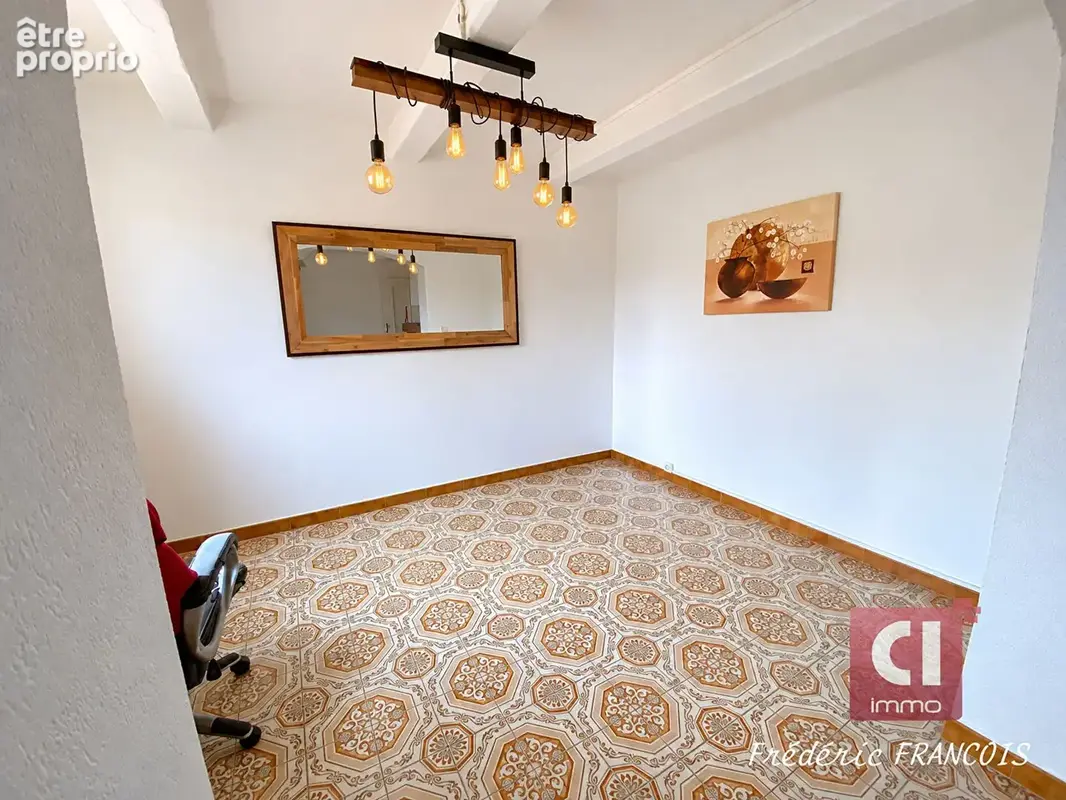 A vendre maison composée de deux logements(136 m²) à GAREOULT - photo 5