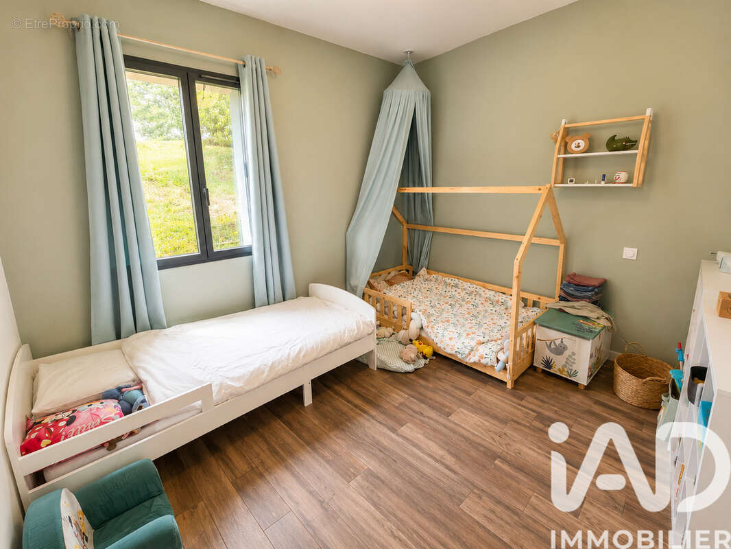 Maison 164 m² à Saint-Denis-Les-Martel  - photo 9