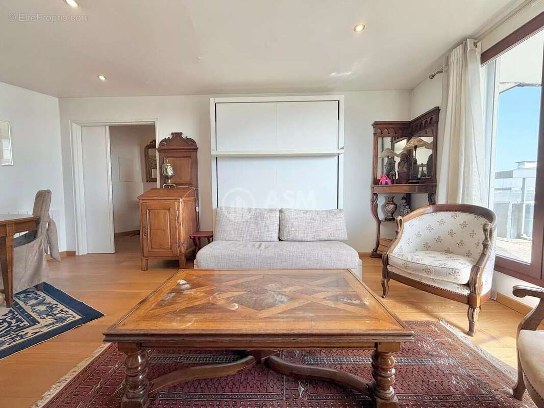 Appartement à COURBEVOIE