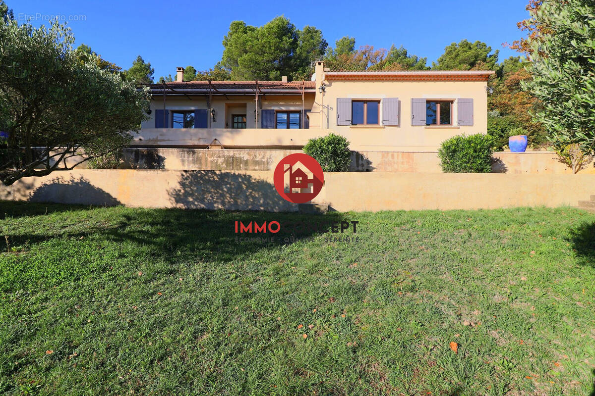 Maison à LAUDUN-L&#039;ARDOISE