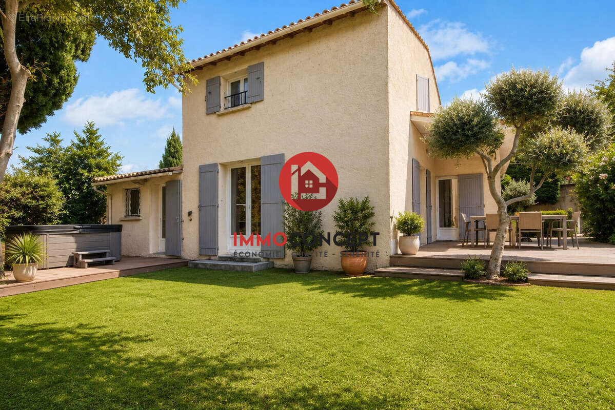 Maison à LES ANGLES