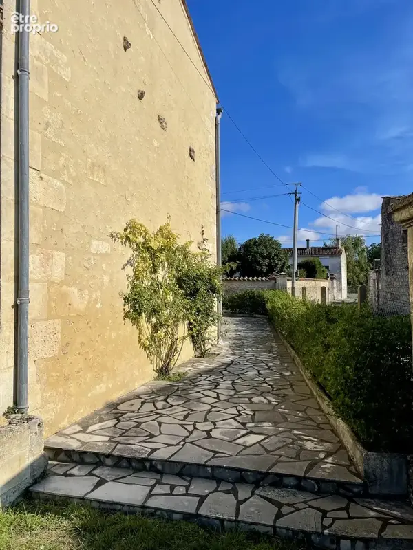 Maison R+1 T4 avec jardin et dépendance - photo 6