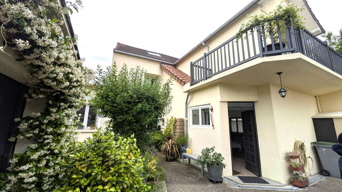 Maison à MAURECOURT