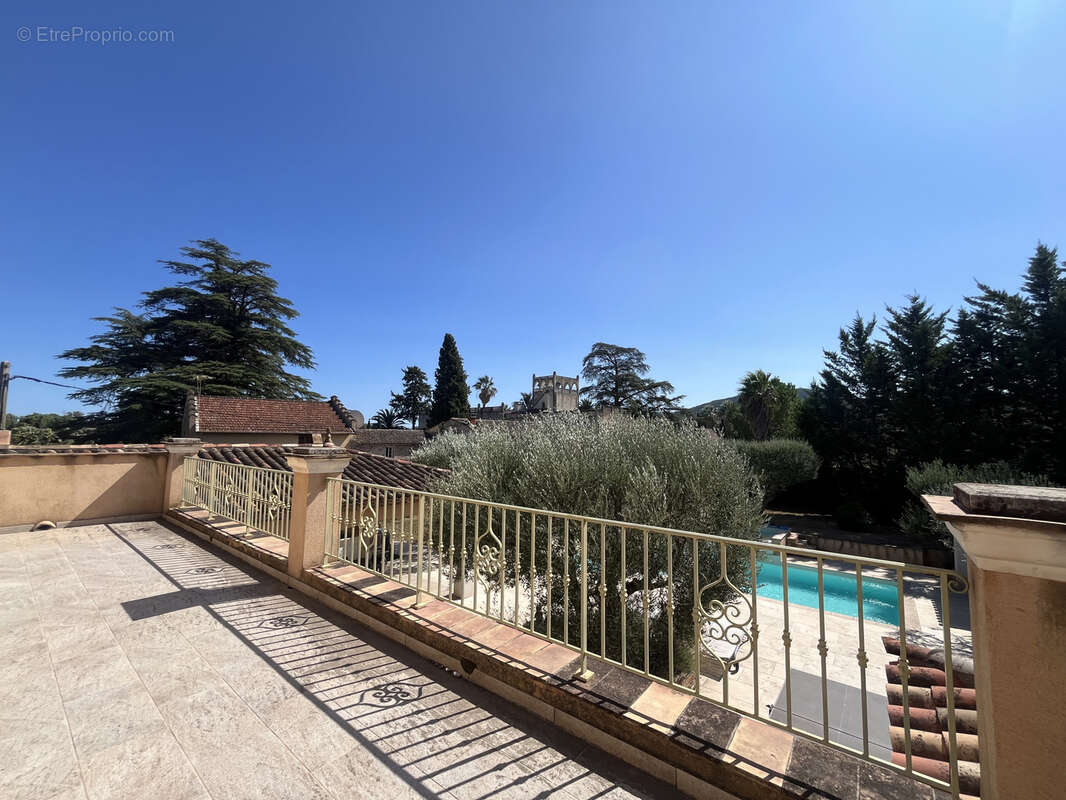 Maison à ROQUEBRUNE-SUR-ARGENS