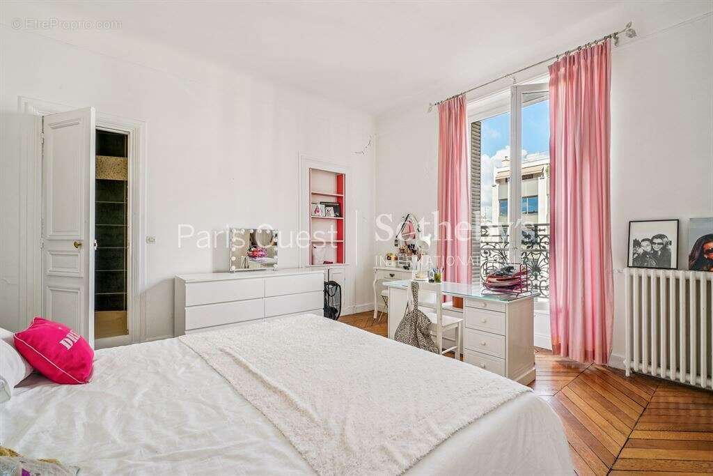 Appartement à PARIS-8E