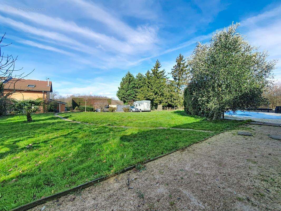 Maison à SAINT-PIERRE-DE-CHANDIEU