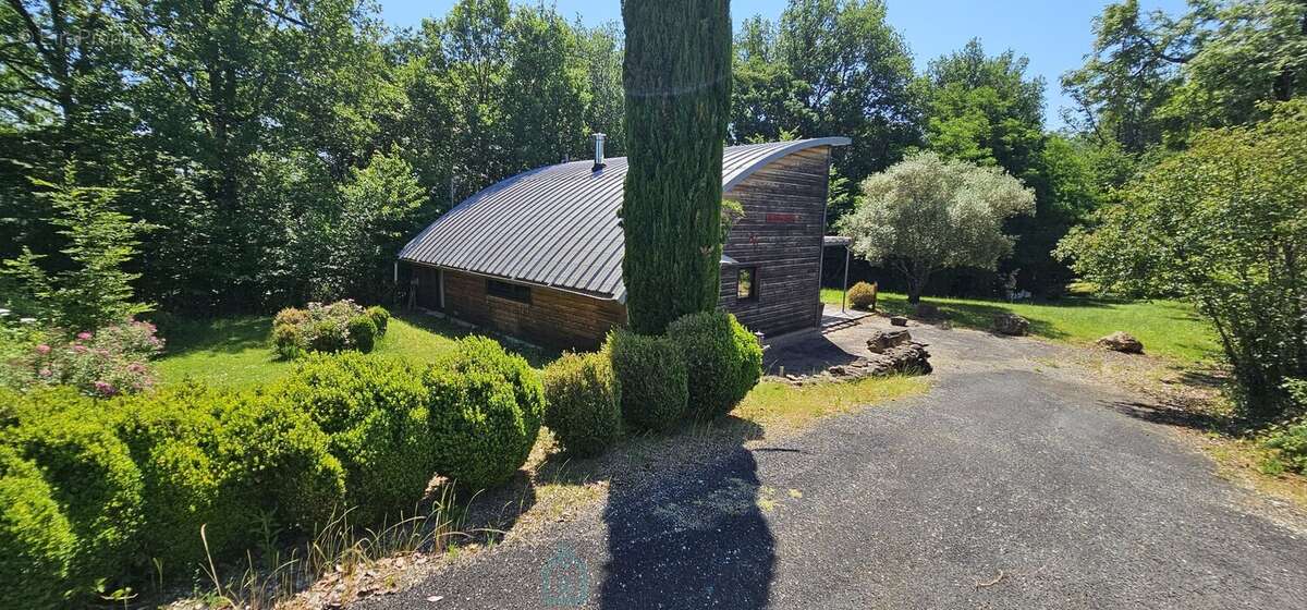 Maison d'architecte de 65m² situé à Vitrac, l'un des villages les plus prisés du Périgord Noir - photo 4