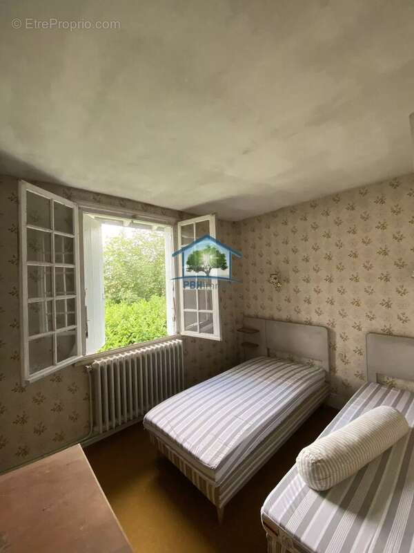 Ensemble immobilier avec maison, dépendances rénovée & ancien hôtel à rénover – Grun-Bordas - photo 10
