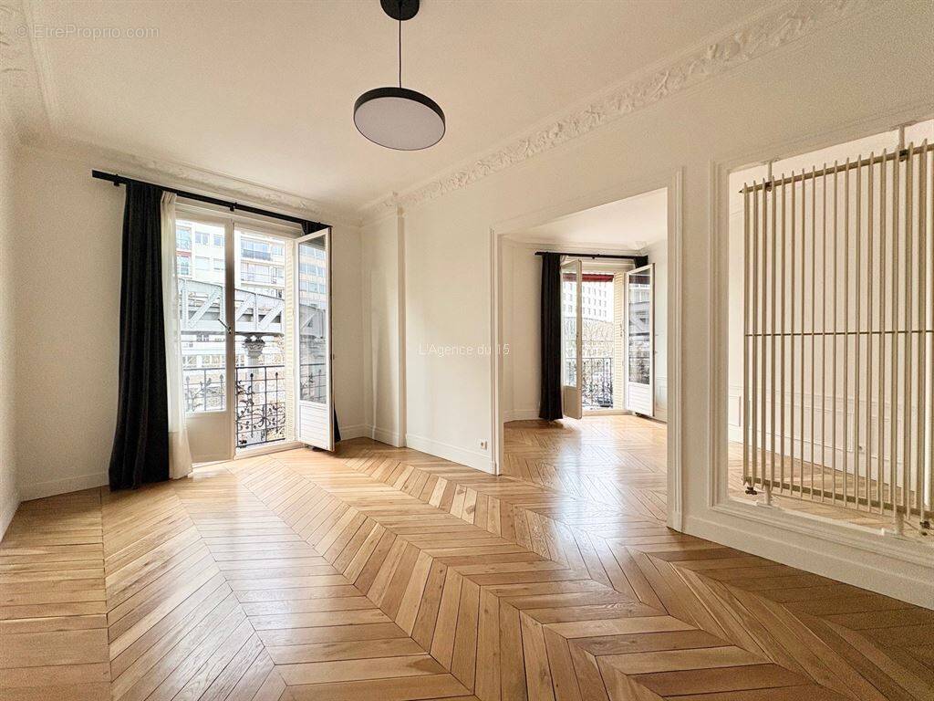 Appartement à PARIS-15E