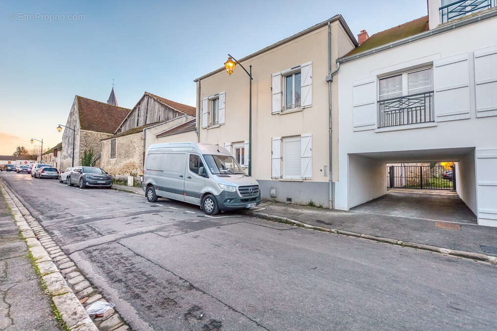 Appartement à GRISY-SUISNES