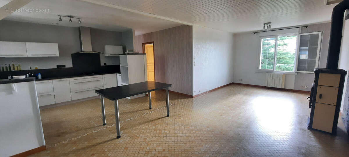 Maison à XANTON-CHASSENON