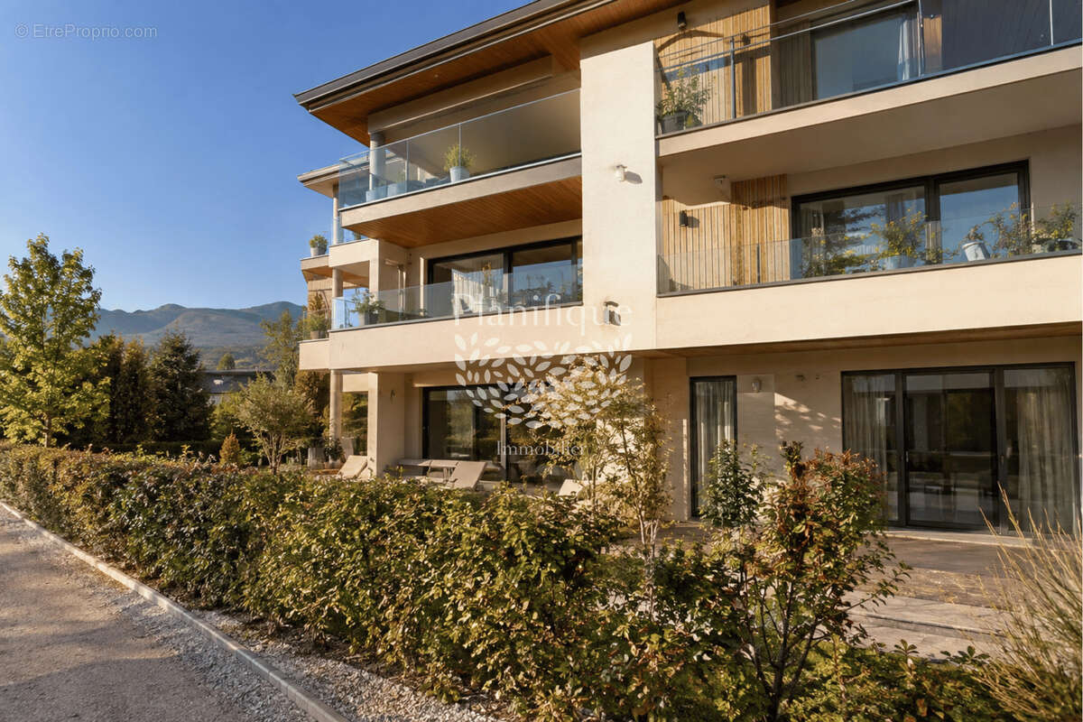 T2 avec terrasse & parking   La Roche-sur-Foron, aux portes de Genève - photo 6