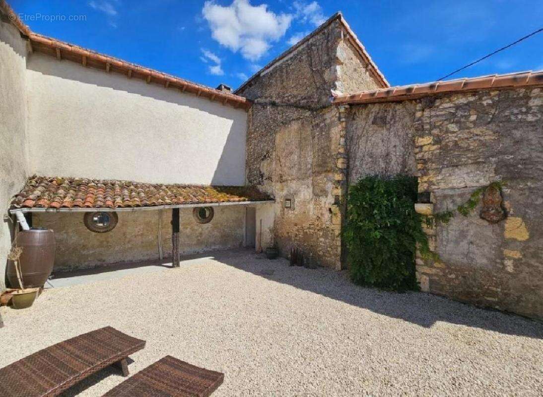 Maison 73 m² à Blanzay  - photo 2