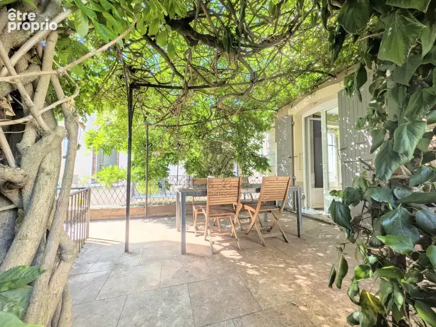 Saint-Martin-la-Plaine   Maison de village de caractère avec terrasse de 30m2 ombragée au cœur du village - photo 2