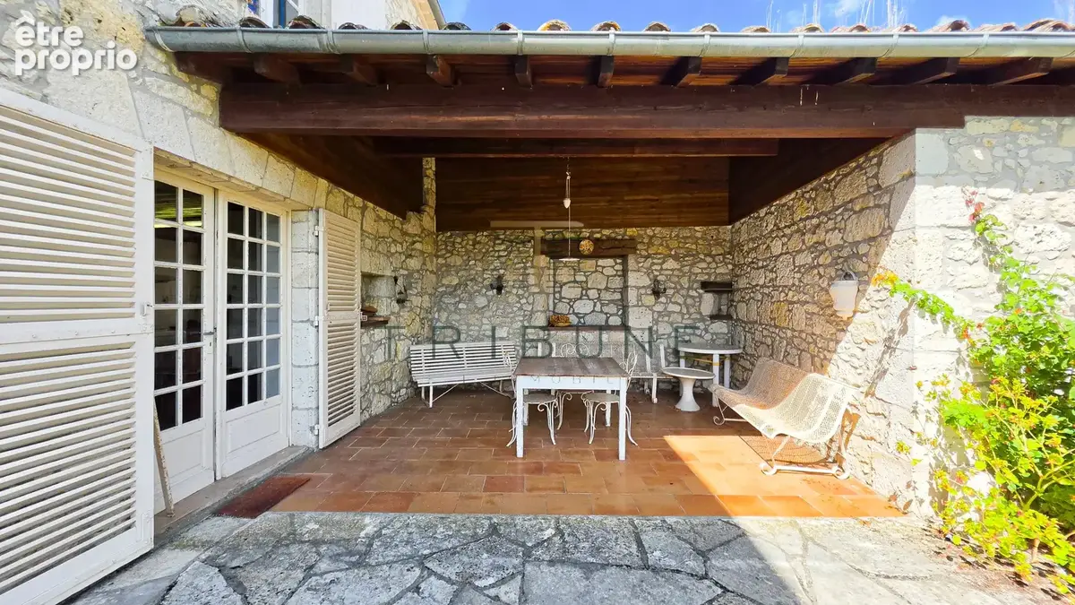 Maison de village en pierres de 230m2 avec jardin et garage - photo 2
