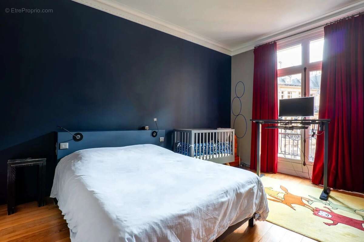 Appartement à PARIS-16E