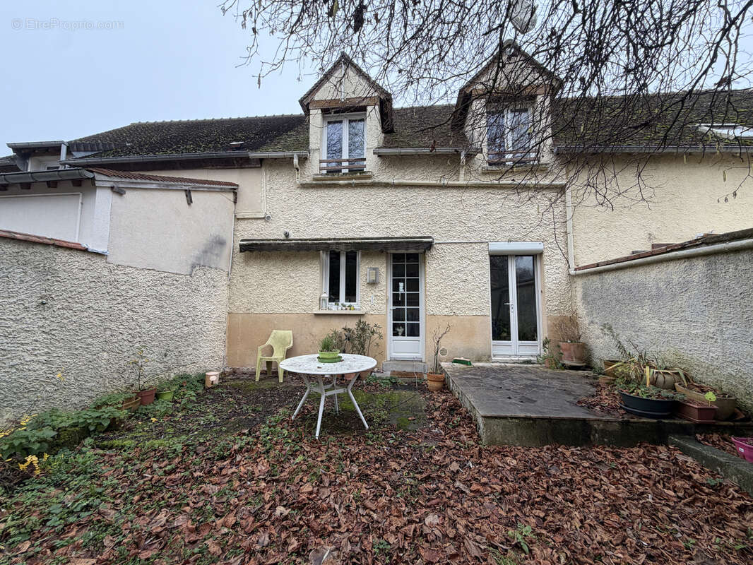 Maison à LA CHAUSSEE-D'IVRY