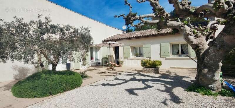 Maison à FONTVIEILLE