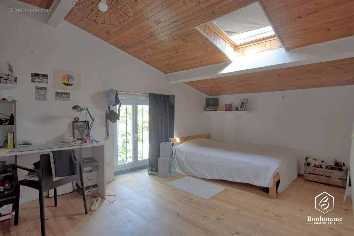 Maison à SAINT-MEDARD-D'EYRANS